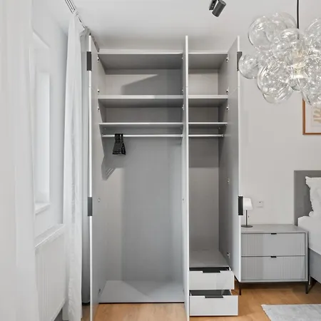 1-2 Personen - Fahrradgarage - Küche - Zentrum - Wlan - Klima Apartment