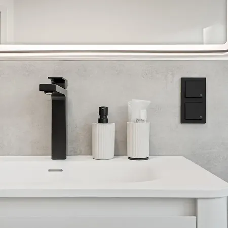 Apartament 1-2 Personen - Fahrradgarage - Kueche - Zentrum - Wlan - Klima *