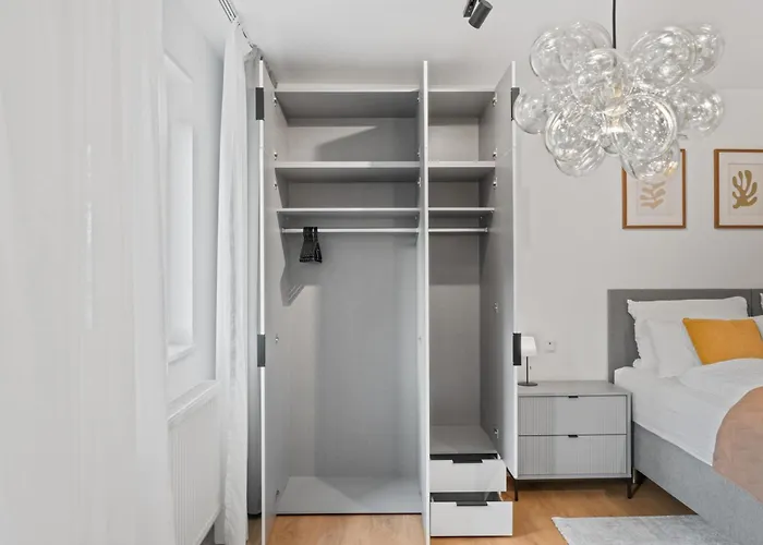 1-2 Personen - Fahrradgarage - Küche - Zentrum - Wlan - Klima Apartment